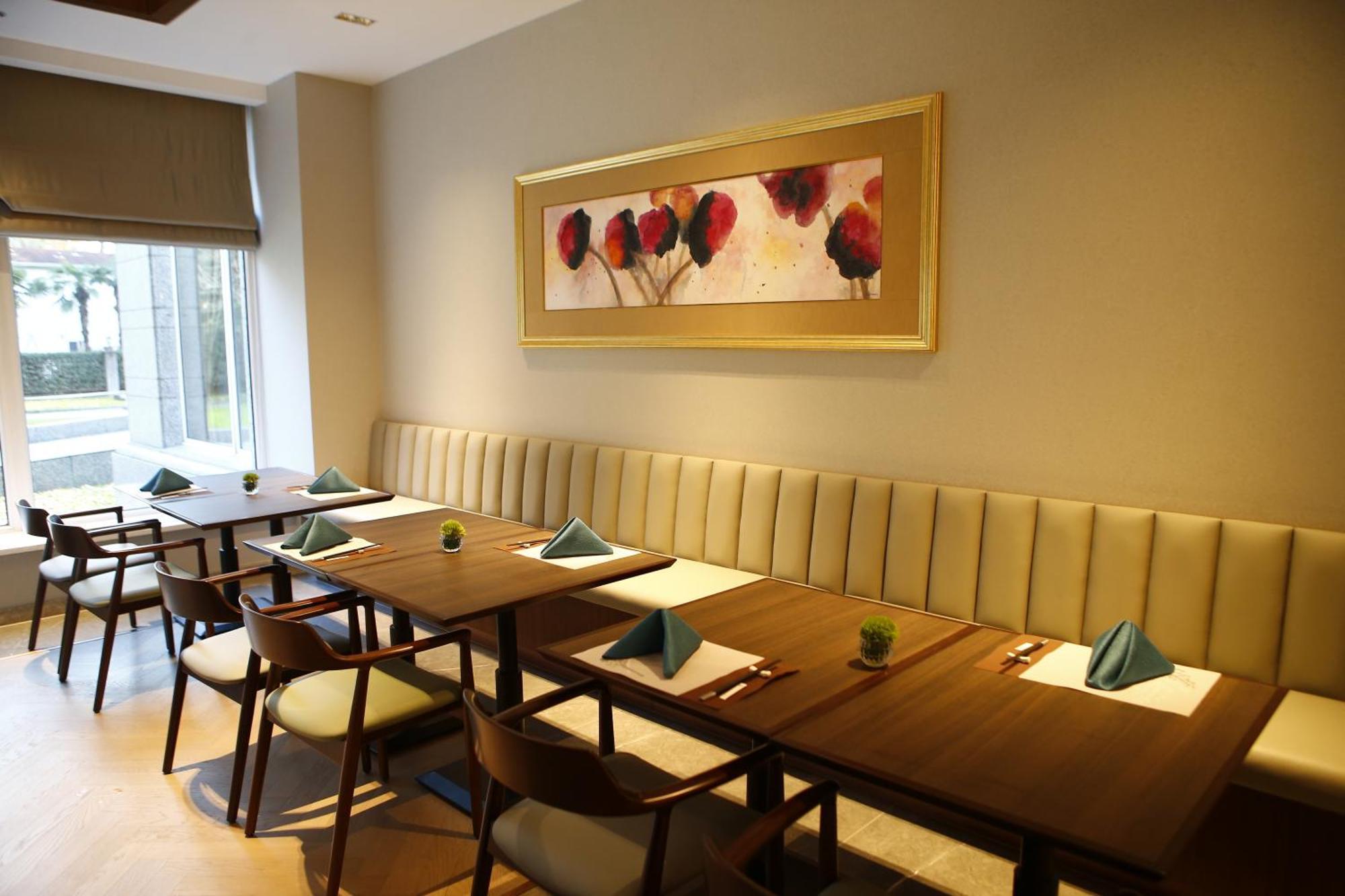 Hotel Hong Qiao State 5*